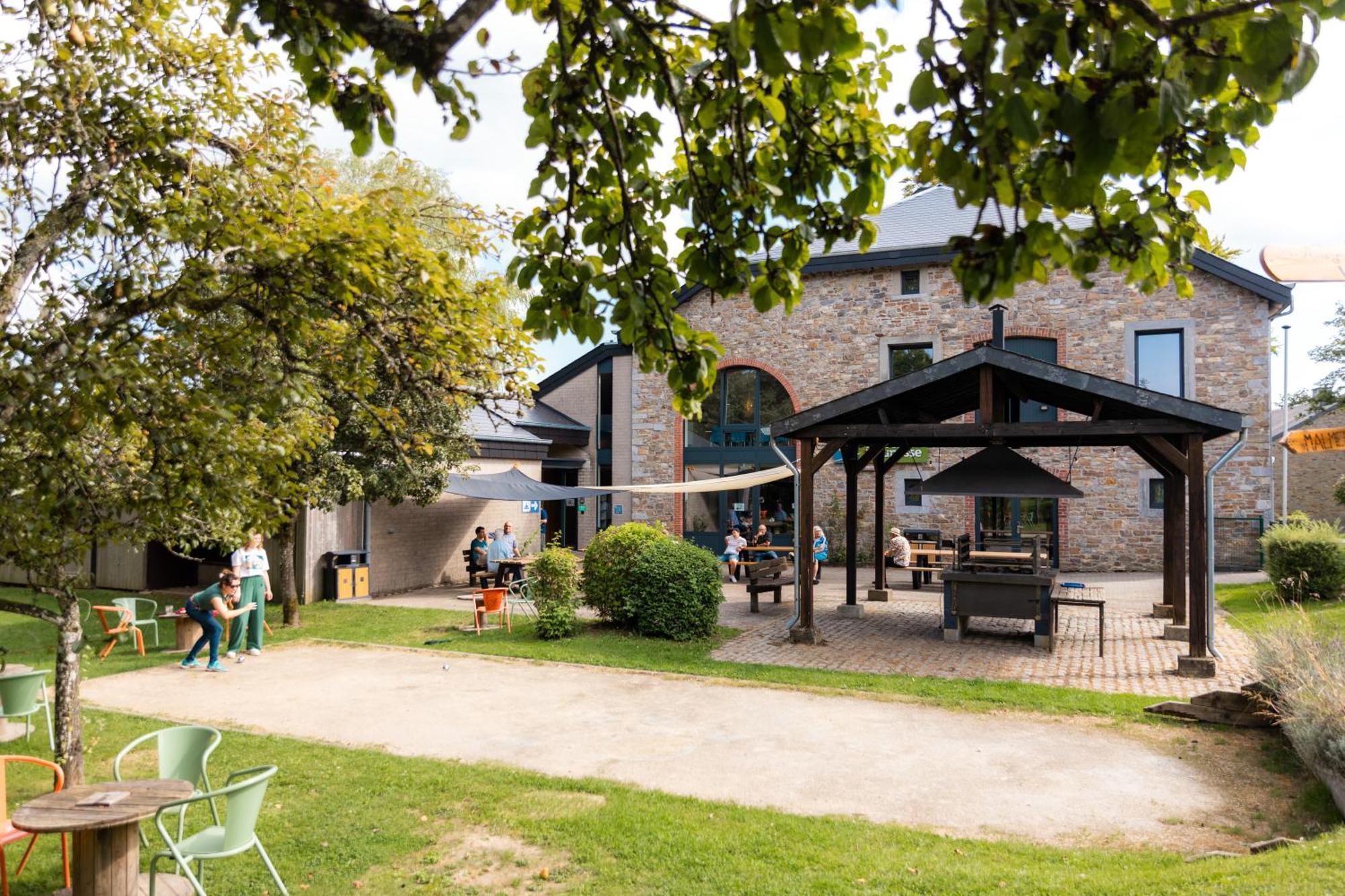 Auberge De Jeunesse De La-Roche Champlon Tenneville Exterior photo