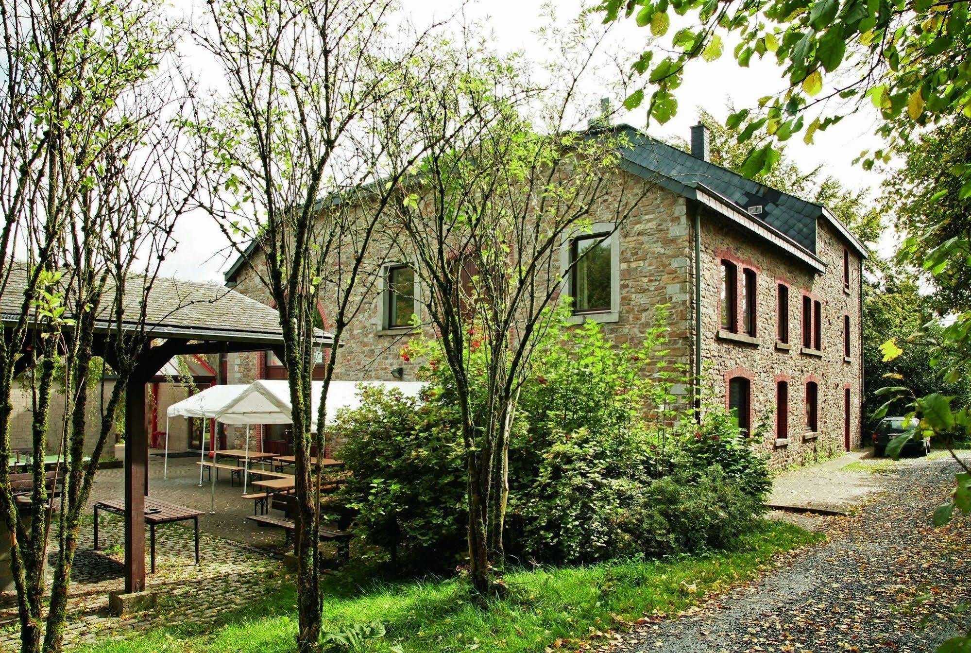 Auberge De Jeunesse De La-Roche Champlon Tenneville Exterior photo